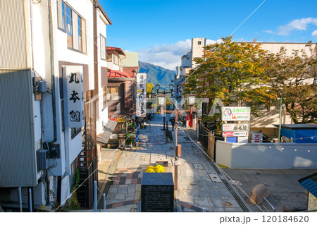 群馬県渋川市 秋の伊香保、伊香保温泉石段街 群馬県渋川市 秋の伊香保、伊香保温泉石段街 120184620