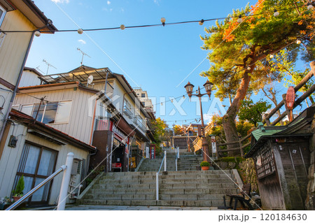 群馬県渋川市 秋の伊香保、伊香保温泉石段街 群馬県渋川市 秋の伊香保、伊香保温泉石段街 120184630