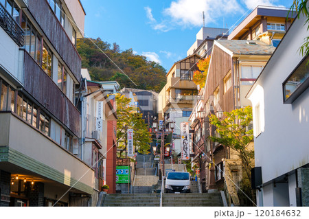 群馬県渋川市 秋の伊香保、伊香保温泉石段街 群馬県渋川市 秋の伊香保、伊香保温泉石段街 120184632