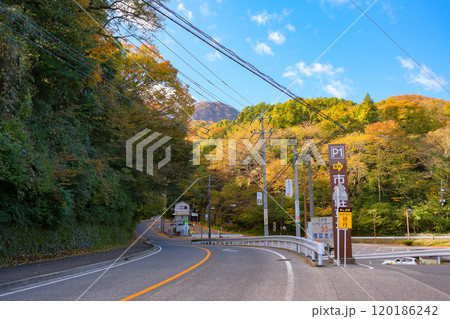 群馬県渋川市 伊香保温泉、市営駐車場 120186242