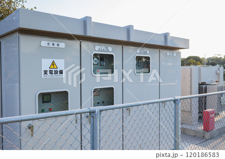 キュービクルの重要性 安全な電力供給を支える設備の役割 キュービクルの重要性 安全な電力供給を支える設備の役割 120186583