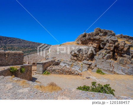ヴェネツィア共和国時代の遺跡の一部 (ギリシャ、クレタ島、スピナロンガ) ヴェネツィア共和国時代の遺跡の一部 (ギリシャ、クレタ島、スピナロンガ) 120188457