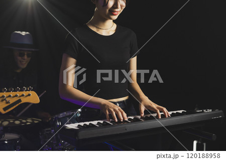 バンド　ライブ 120188958