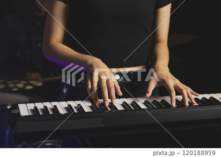 バンド　ライブ 120188959