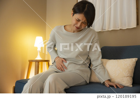 腹痛 120189195