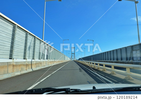 車内からの白鳥大橋の風景 車内からの白鳥大橋の風景 120189214