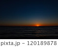 陸奥湾に沈む夕日 120189878
