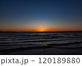 陸奥湾に沈む夕日 120189880