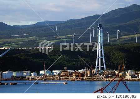 室蘭市の工場風景 120190392