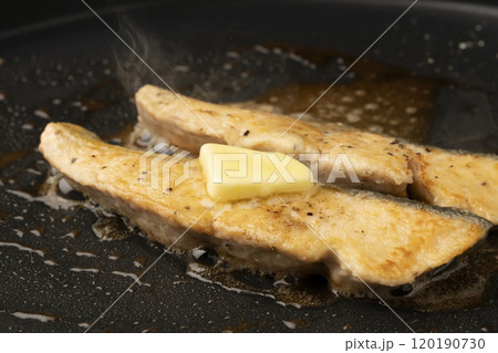 鮭のムニエル　バターで焼く 120190730