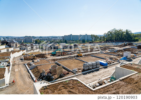 晴天の造成地から八王子市街を見渡す 120190903