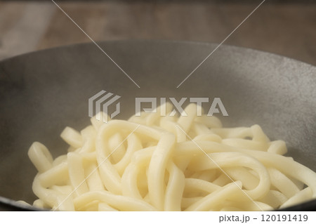 茹でたうどん 120191419