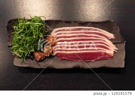 鍋用の鴨肉とネギ 鍋用の鴨肉とネギ 120191579