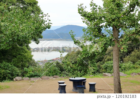 安土城の摠見寺本堂跡から見る風景 120192183
