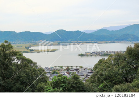 安土城の摠見寺本堂跡から見る風景 安土城の摠見寺本堂跡から見る風景 120192184