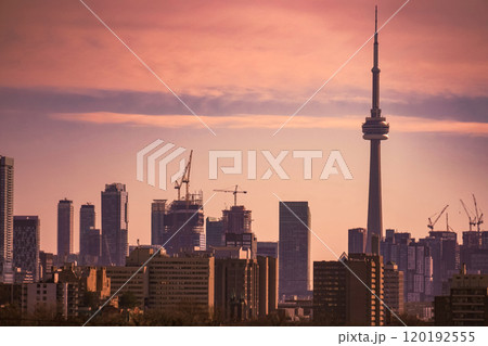 トロントの夕焼け 120192555