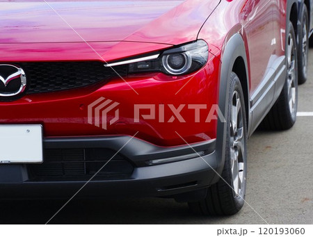 自動車イメージ　マツダMX-30のフロントマスク 120193060