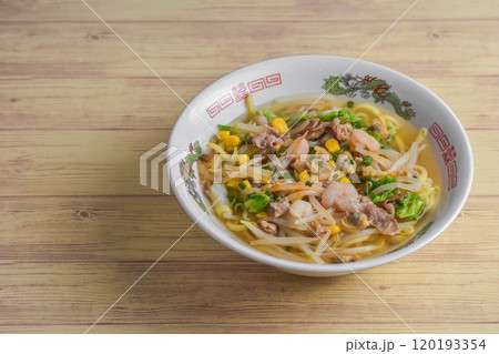 具だくさんの五目ラーメン 120193354