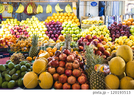 クタイシのマーケットの内部 120193513