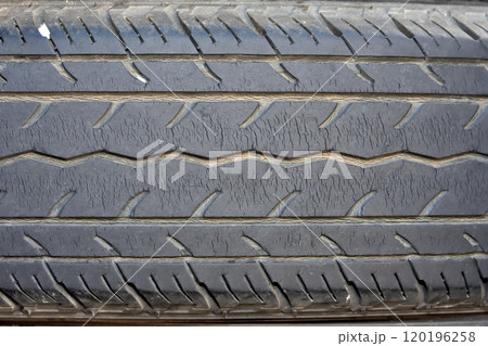 摩耗タイヤ スリップサイン ひび割れバーストタイヤ 120196258