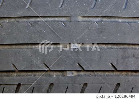 摩耗タイヤ スリップサイン ひび割れバーストタイヤ 120196494