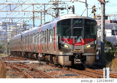 【JR西日本】227系0番台〜Red Wing〜(山陽本線:海田市駅) 【JR西日本】227系0番台〜Red Wing〜(山陽本線:海田市駅) 120196497