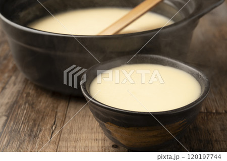 甘酒　ゆげの立った温かい甘酒　 120197744