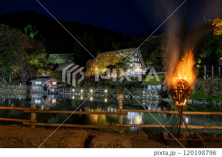 飛騨民俗村 飛騨の里 秋のライトアップ 岐阜県高山市 飛騨民俗村 飛騨の里 秋のライトアップ 岐阜県高山市 120198796