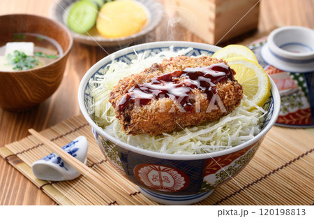 安くて美味しい コロッケ丼 ( ソースコロッケ丼 ) 安くて美味しい コロッケ丼 ( ソースコロッケ丼 ) 120198813