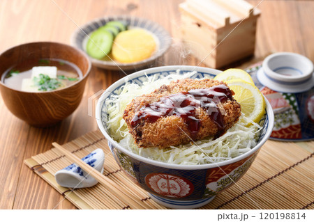 安くて美味しい コロッケ丼 （ ソースコロッケ丼 ） 120198814