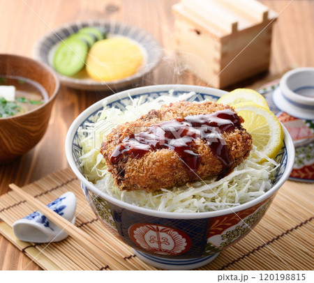 安くて美味しい コロッケ丼 ( ソースコロッケ丼 ) 安くて美味しい コロッケ丼 ( ソースコロッケ丼 ) 120198815