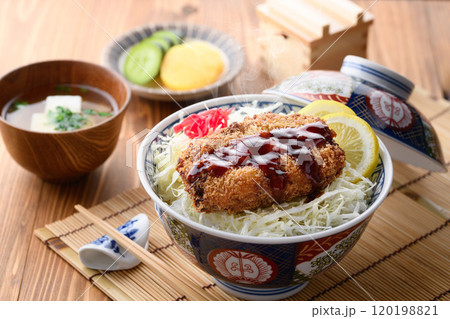 安くて美味しい コロッケ丼 ( ソースコロッケ丼 ) 安くて美味しい コロッケ丼 ( ソースコロッケ丼 ) 120198821