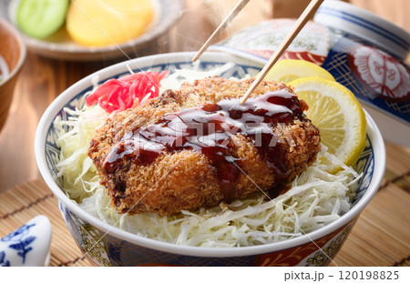 安くて美味しい コロッケ丼 （ ソースコロッケ丼 ） 120198825