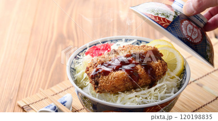 安くて美味しい コロッケ丼 （ ソースコロッケ丼 ） 120198835