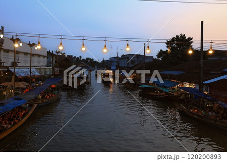 メークローン川の夜景／アンパワー水上マーケット 120200893