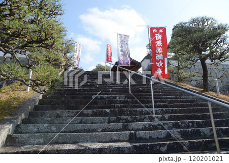 備中高梁　薬師院　境内参道の石段　岡山県高梁市 120201021