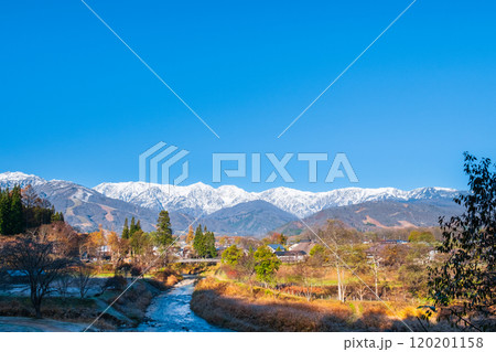 秋の白馬村：大出公園から白馬三山の眺め 120201158