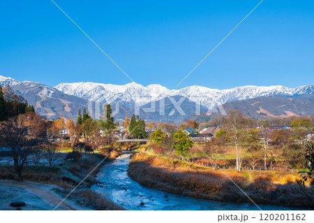 秋の白馬村:大出公園から白馬三山の眺め 秋の白馬村:大出公園から白馬三山の眺め 120201162