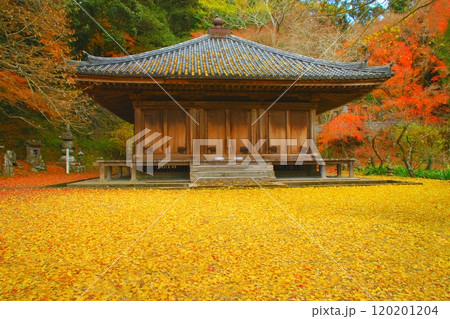 秋の富貴寺大堂(国宝・豊後高田市) 秋の富貴寺大堂(国宝・豊後高田市) 120201204