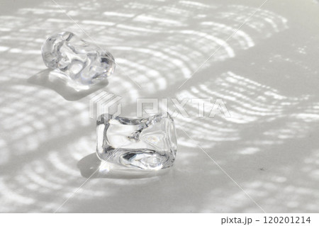 爽やかな雰囲気のアクリル氷の素材画像 爽やかな雰囲気のアクリル氷の素材画像 120201214