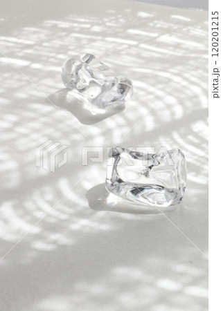爽やかな雰囲気のアクリル氷の素材画像 爽やかな雰囲気のアクリル氷の素材画像 120201215