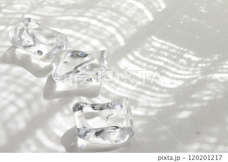 爽やかな雰囲気のアクリル氷の素材画像 爽やかな雰囲気のアクリル氷の素材画像 120201217