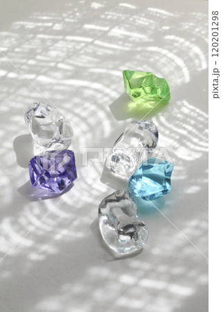 爽やかな雰囲気のアクリル氷の素材画像 爽やかな雰囲気のアクリル氷の素材画像 120201298
