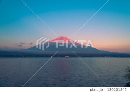 【山中湖からの朝焼けの富士山】 【山中湖からの朝焼けの富士山】 120201845