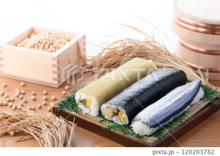 田舎寿司の3本セット ( 海苔巻き 昆布巻き寿司 さんま寿司 ) 郷土料理 和歌山県 那智勝浦町 田舎寿司の3本セット ( 海苔巻き 昆布巻き寿司 さんま寿司 ) 郷土料理 和歌山県 那智勝浦町 120203782
