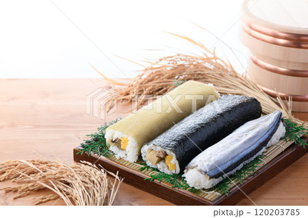 田舎寿司の3本セット ( 海苔巻き 昆布巻き寿司 さんま寿司 ) 郷土料理 和歌山県 那智勝浦町 田舎寿司の3本セット ( 海苔巻き 昆布巻き寿司 さんま寿司 ) 郷土料理 和歌山県 那智勝浦町 120203785