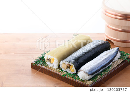 田舎寿司の3本セット ( 海苔巻き 昆布巻き寿司 さんま寿司 ) 郷土料理 和歌山県 那智勝浦町 田舎寿司の3本セット ( 海苔巻き 昆布巻き寿司 さんま寿司 ) 郷土料理 和歌山県 那智勝浦町 120203787