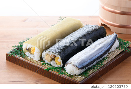 田舎寿司の3本セット ( 海苔巻き 昆布巻き寿司 さんま寿司 ) 郷土料理 和歌山県 那智勝浦町 田舎寿司の3本セット ( 海苔巻き 昆布巻き寿司 さんま寿司 ) 郷土料理 和歌山県 那智勝浦町 120203789