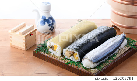 田舎寿司の3本セット ( 海苔巻き 昆布巻き寿司 さんま寿司 ) 郷土料理 和歌山県 那智勝浦町 田舎寿司の3本セット ( 海苔巻き 昆布巻き寿司 さんま寿司 ) 郷土料理 和歌山県 那智勝浦町 120203791