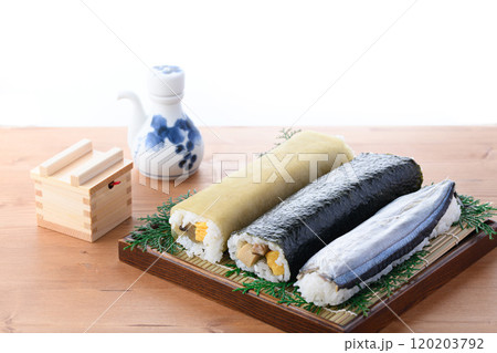 田舎寿司の3本セット ( 海苔巻き 昆布巻き寿司 さんま寿司 ) 郷土料理 和歌山県 那智勝浦町 田舎寿司の3本セット ( 海苔巻き 昆布巻き寿司 さんま寿司 ) 郷土料理 和歌山県 那智勝浦町 120203792